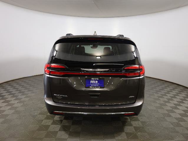 Used 2022 Chrysler Pacifica Touring-L w/ Uconnect Theater Family Group AWD/4WD image 6