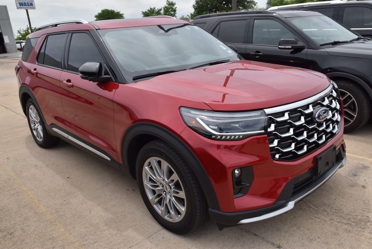 Certified 2025 Ford Explorer Platinum image 4