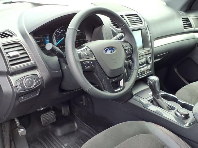 Certified 2018 Ford Explorer XLT w/ Equipment Group 202A AWD/4WD image 19
