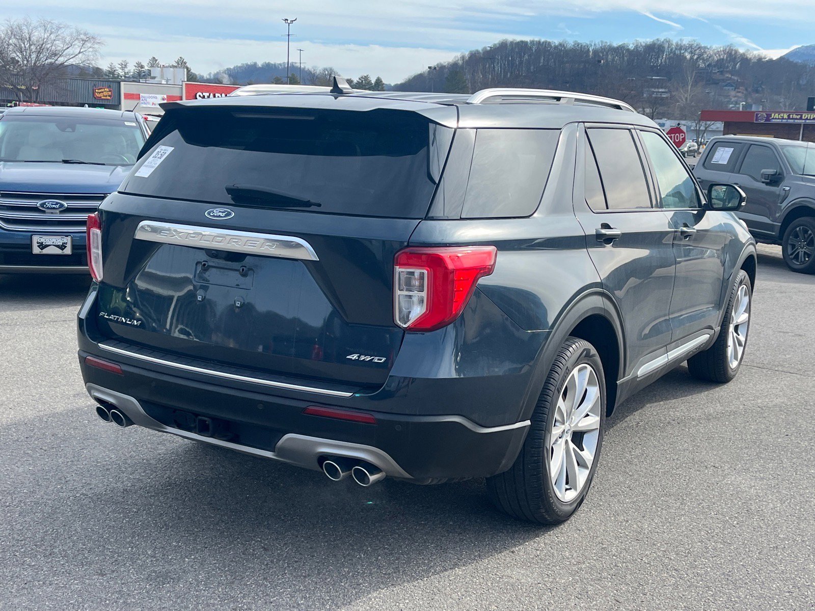 Certified 2023 Ford Explorer Platinum w/ Premium Technology Package image 3