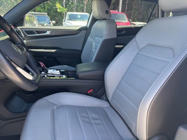 Used 2024 Volkswagen Atlas Cross Sport SEL R-Line AWD/4WD image 6