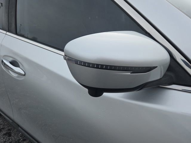 Used 2018 Nissan Rogue SL w/ Premium Package image 6