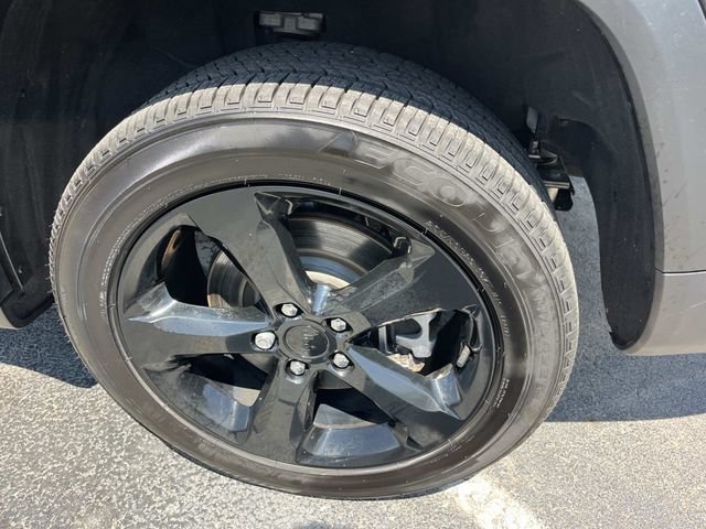 Used 2023 Jeep Grand Cherokee L Laredo AWD/4WD image 14