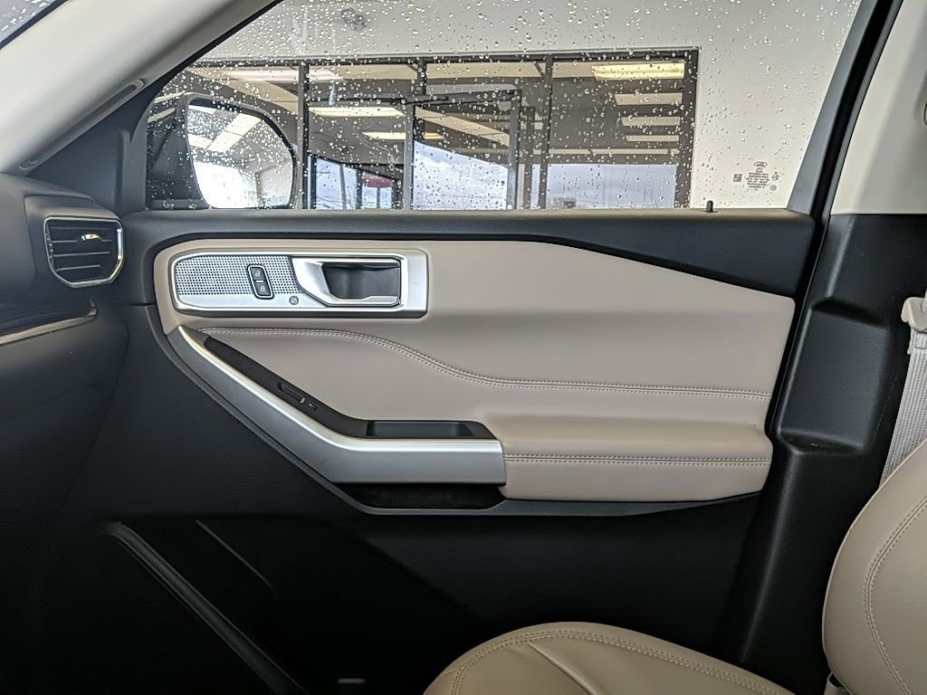 Certified 2023 Ford Explorer Limited w/ Equipment Group 301A image 24