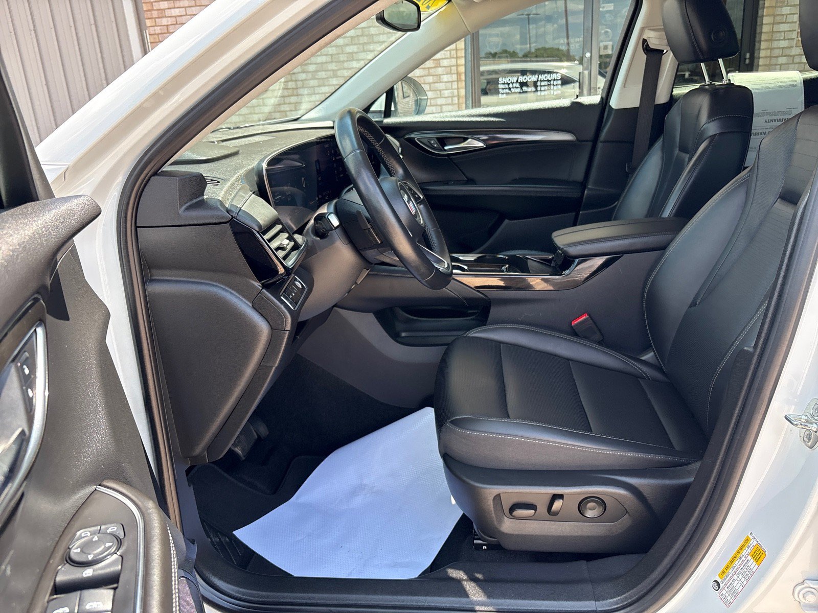 Used 2024 Buick Envision Preferred AWD/4WD image 3