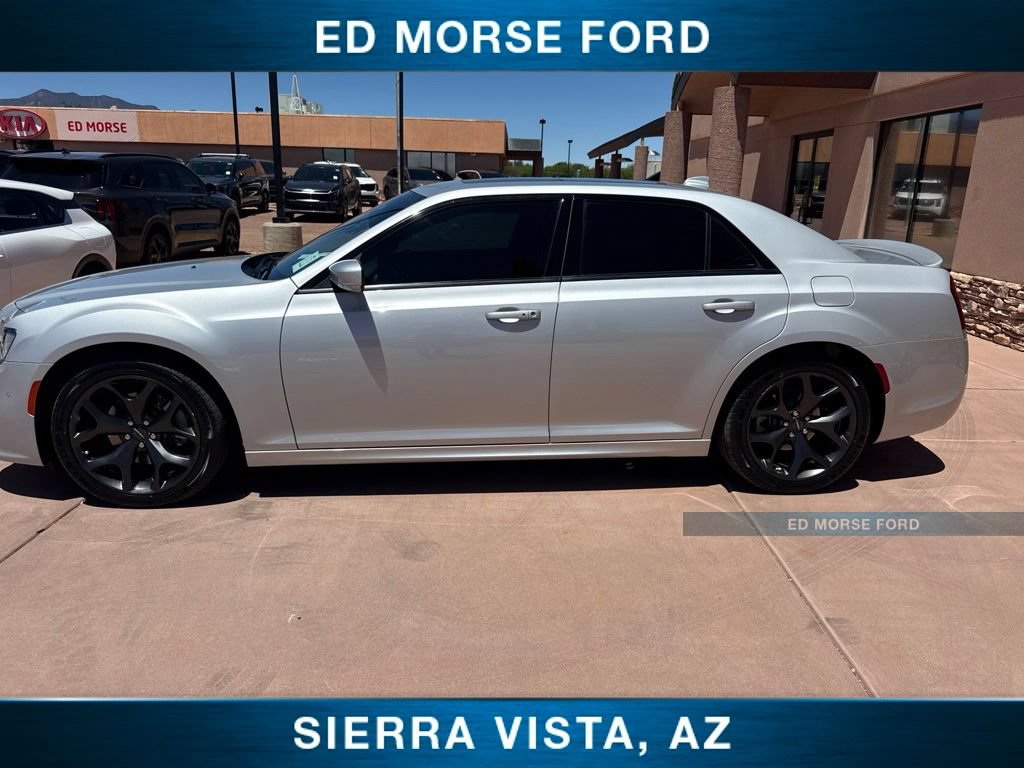 Used 2023 Chrysler 300 S w/ Comfort Group RWD image 3