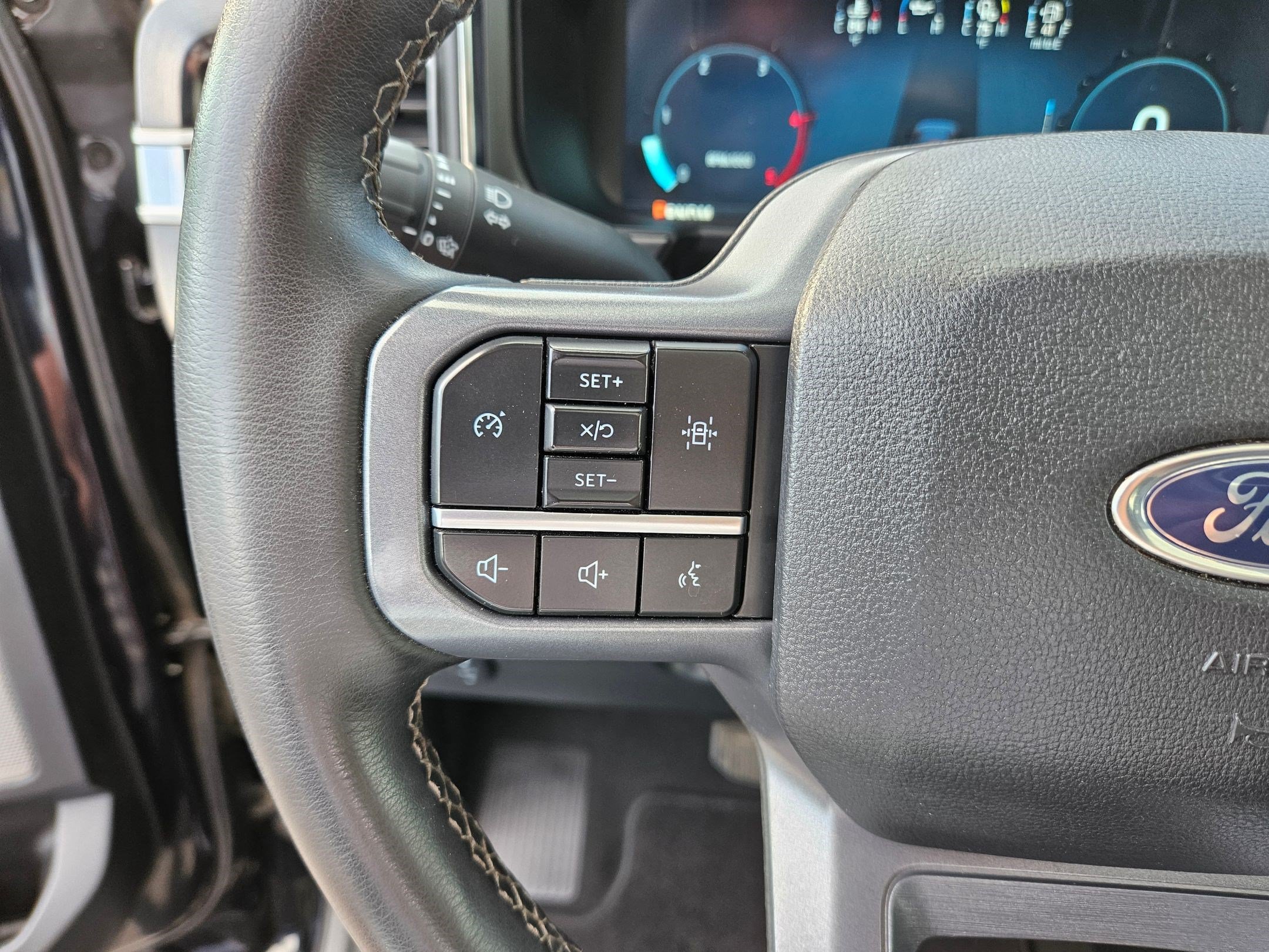 Certified 2025 Ford F350 Lariat w/ Tremor Off-Road Package AWD/4WD image 21