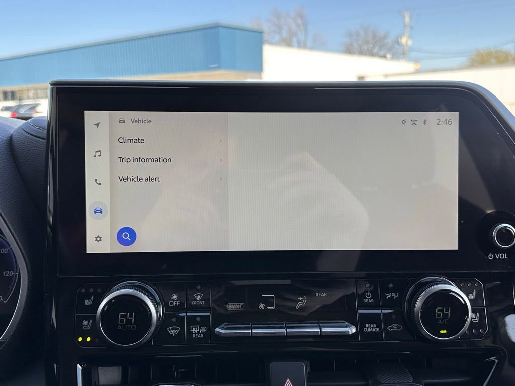 Used 2024 Toyota Highlander Limited AWD/4WD image 36