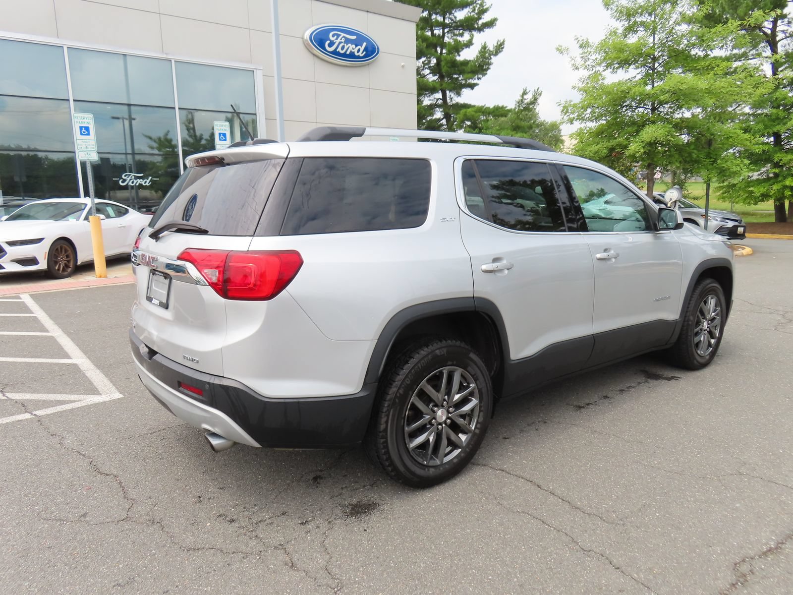 Used 2019 GMC Acadia SLT AWD/4WD image 5