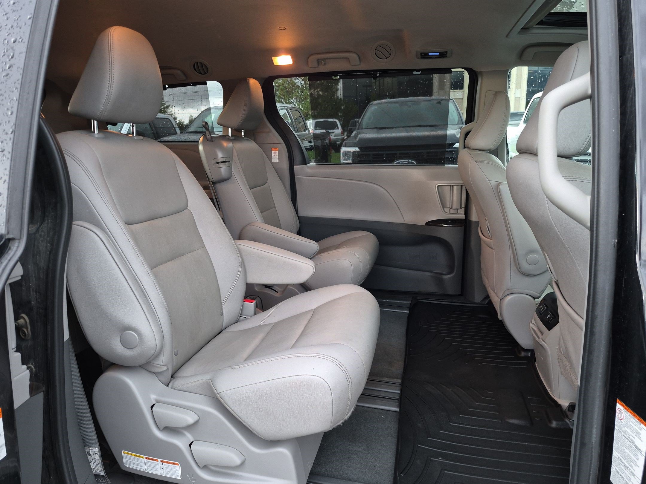 Used 2020 Toyota Sienna XLE FWD image 33