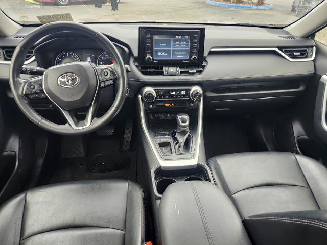 Used 2021 Toyota RAV4 XLE Premium image 5