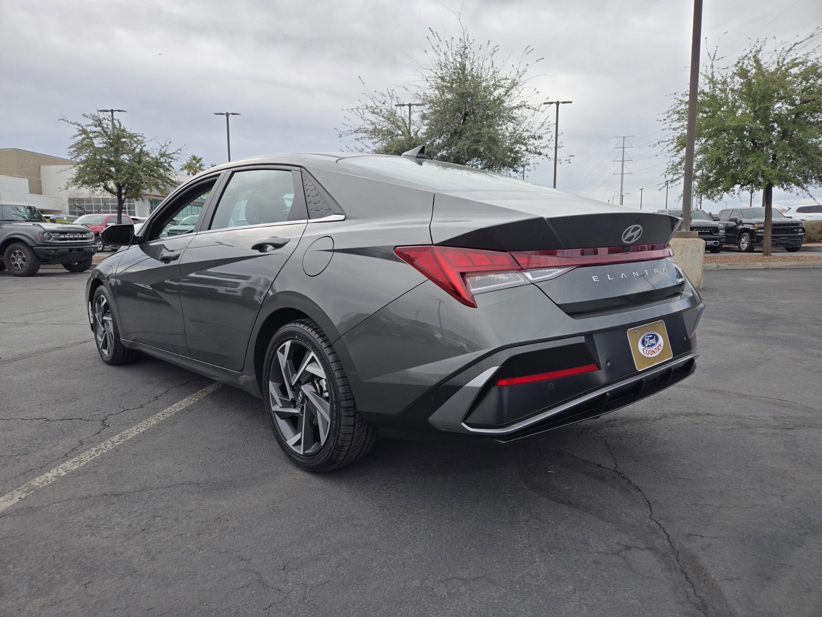 Used 2024 Hyundai Elantra Limited image 3