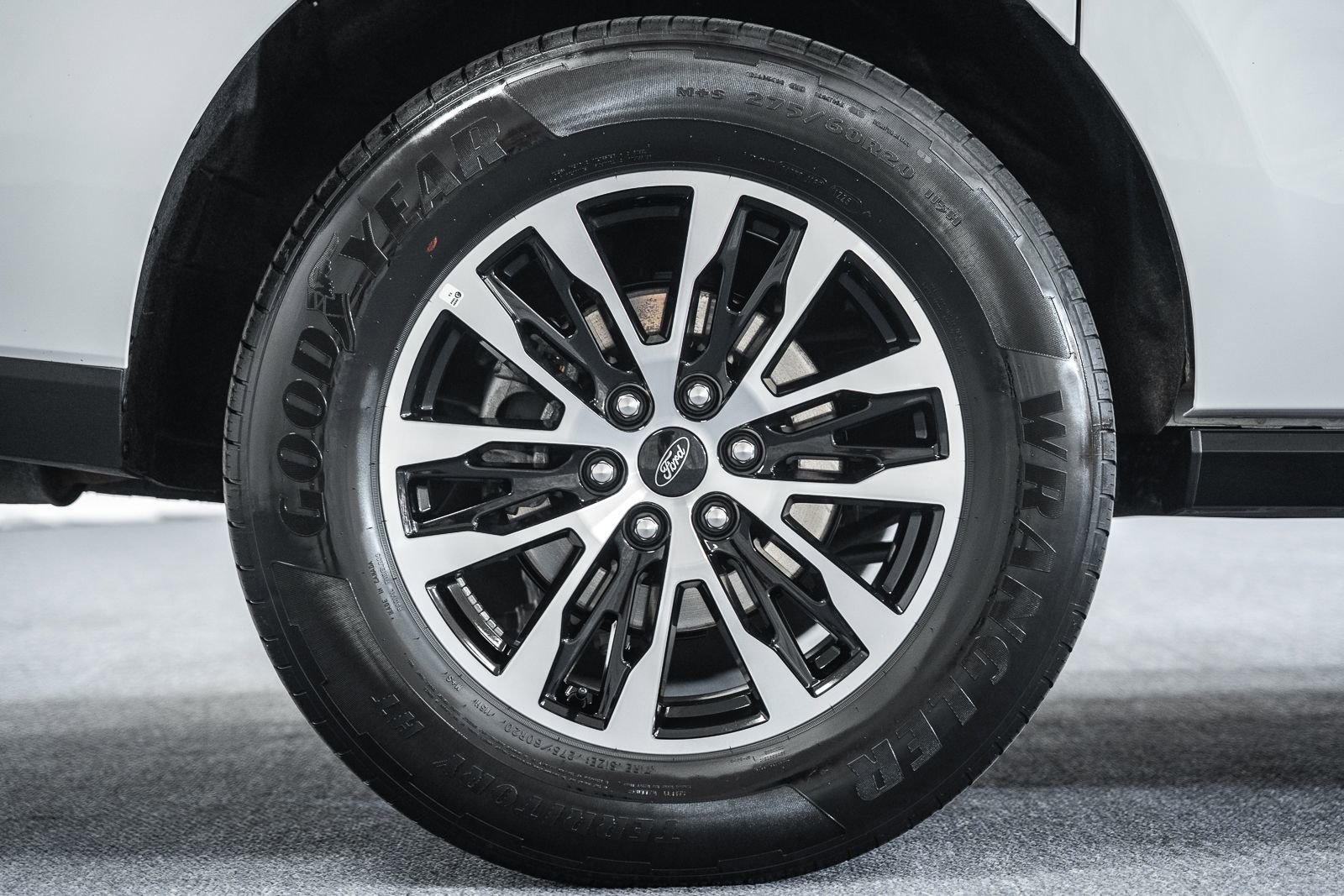 Certified 2025 Ford Expedition Max Platinum image 30