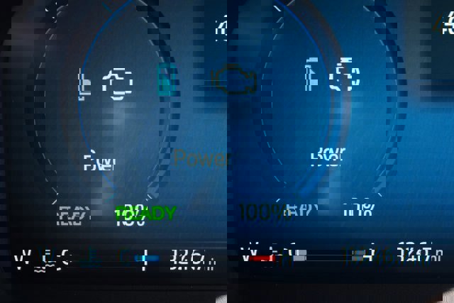 Certified 2025 Ford Escape Platinum w/ Premium Technology Package image 28