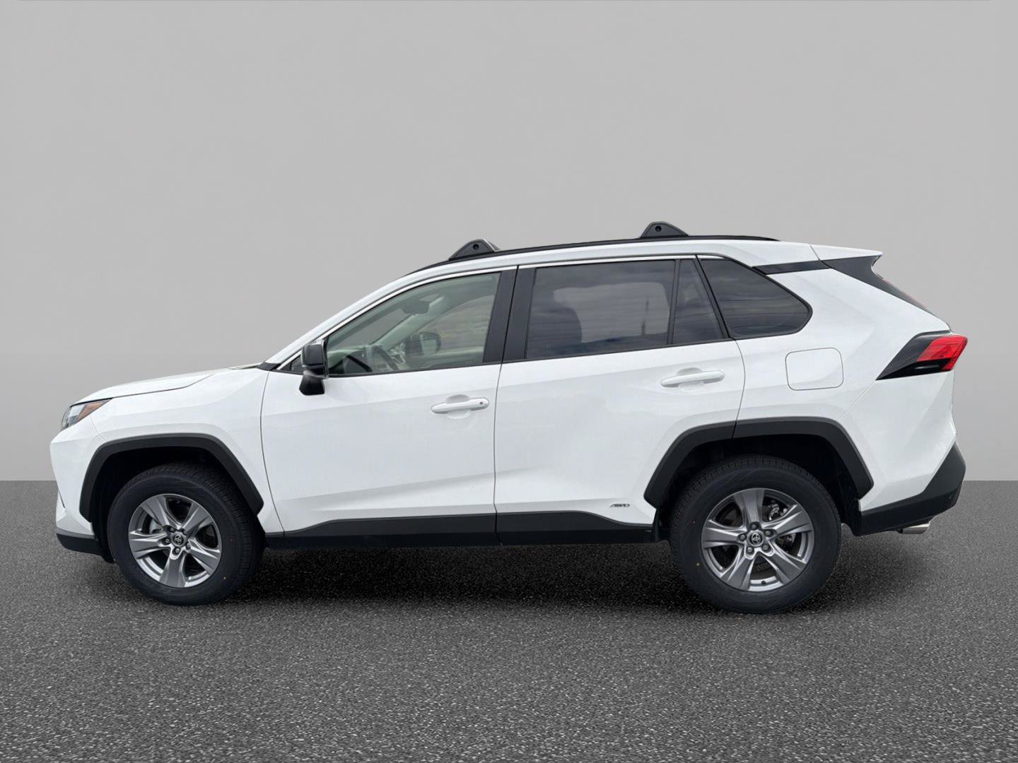Used 2025 Toyota RAV4 LE AWD/4WD image 5