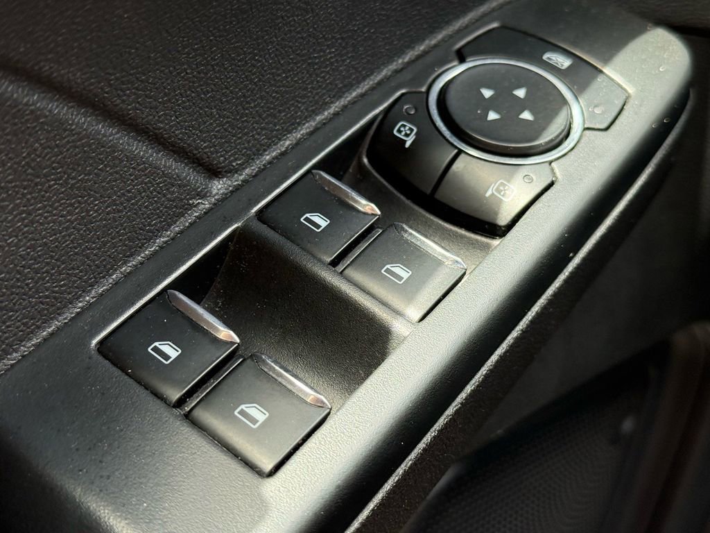 Certified 2025 Ford Escape ST-Line image 17