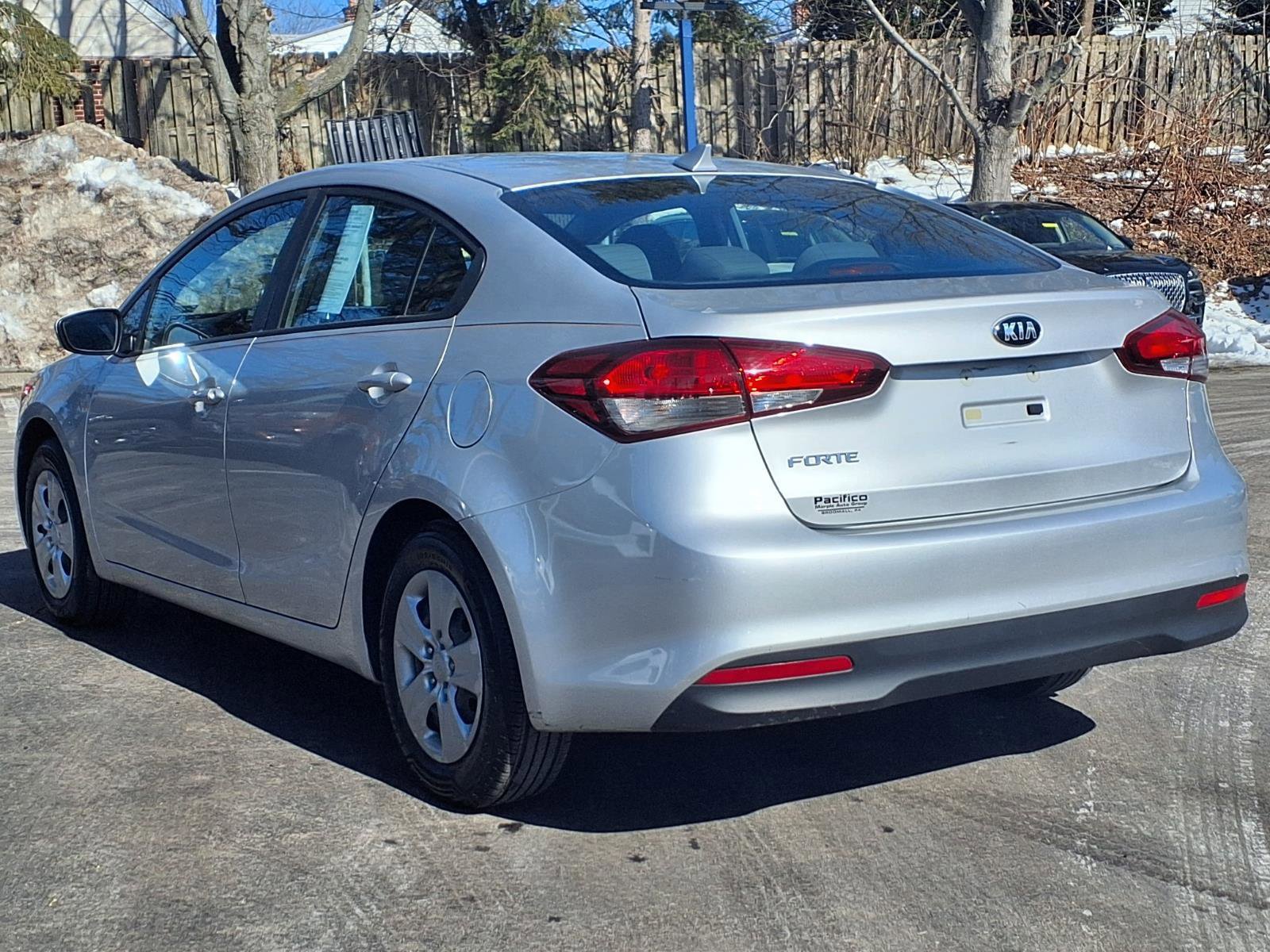 Used 2018 Kia Forte LX image 3