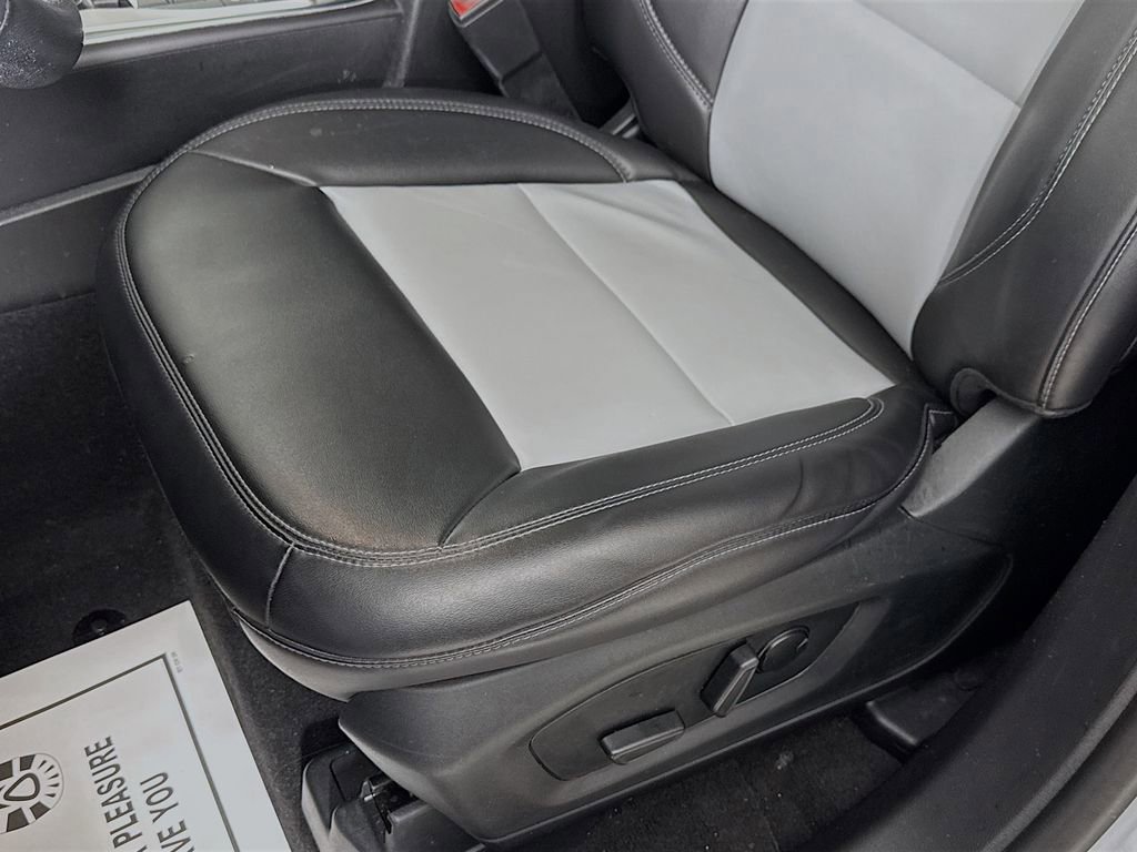 Certified 2023 Ford Explorer XLT w/ Equipment Group 202A image 22