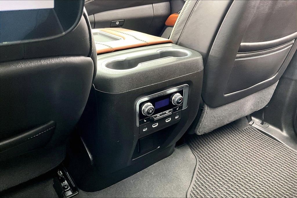 Used 2024 GMC Yukon Denali Ultimate AWD/4WD image 34