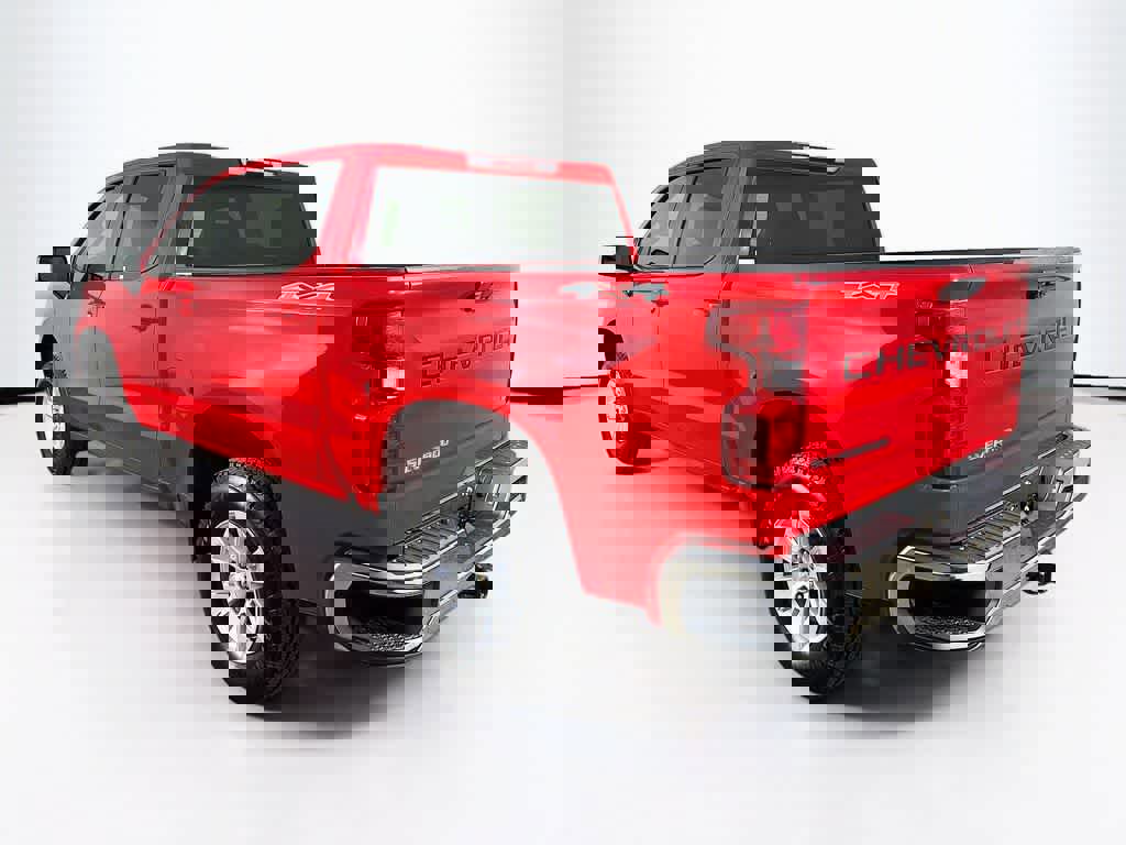 Used 2025 Chevrolet Silverado 1500 LT image 3