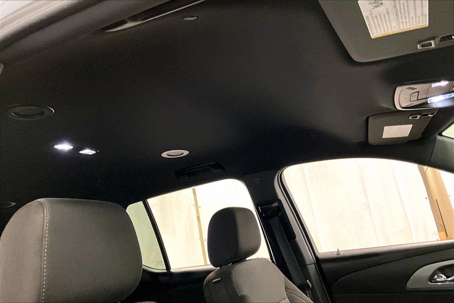 Used 2023 Chevrolet Traverse LT image 21