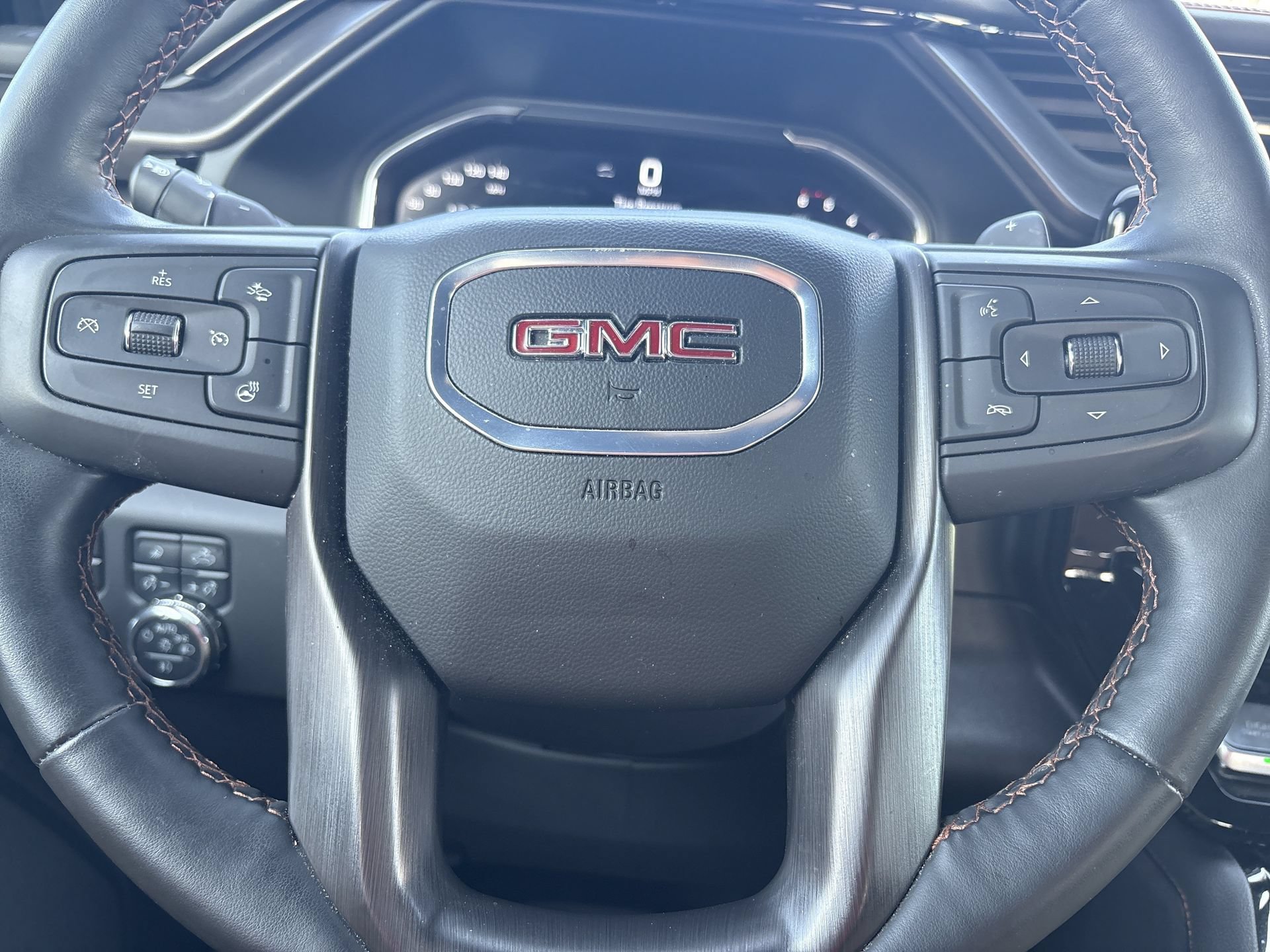 Used 2025 GMC Sierra 1500 AT4 w/ AT4 Premium Package AWD/4WD image 8