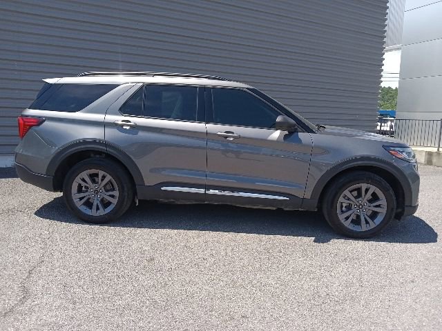 Certified 2025 Ford Explorer Active w/ Active Comfort Package AWD/4WD image 2