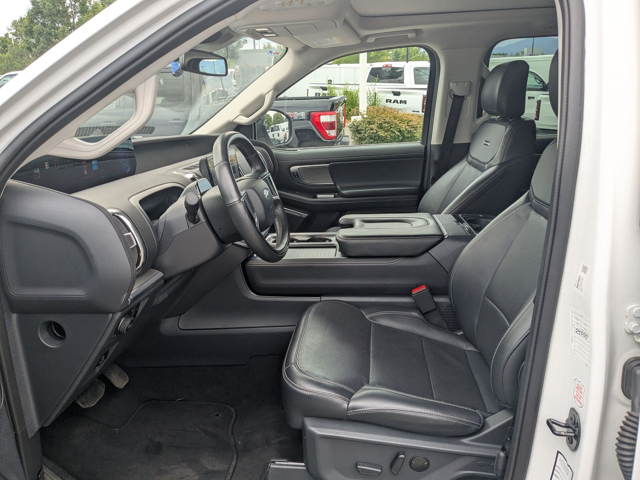 Certified 2025 Ford Expedition Platinum AWD/4WD image 28