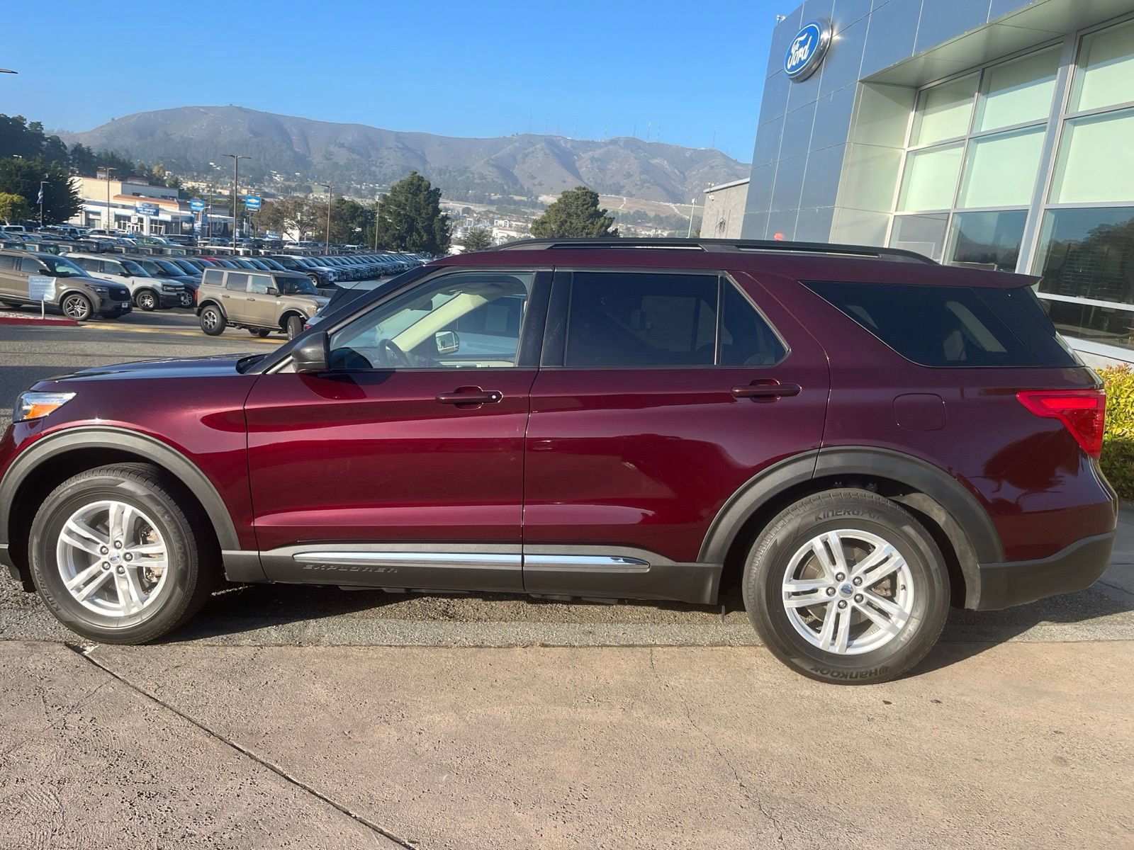 Certified 2022 Ford Explorer XLT w/ Equipment Group 202A AWD/4WD image 10