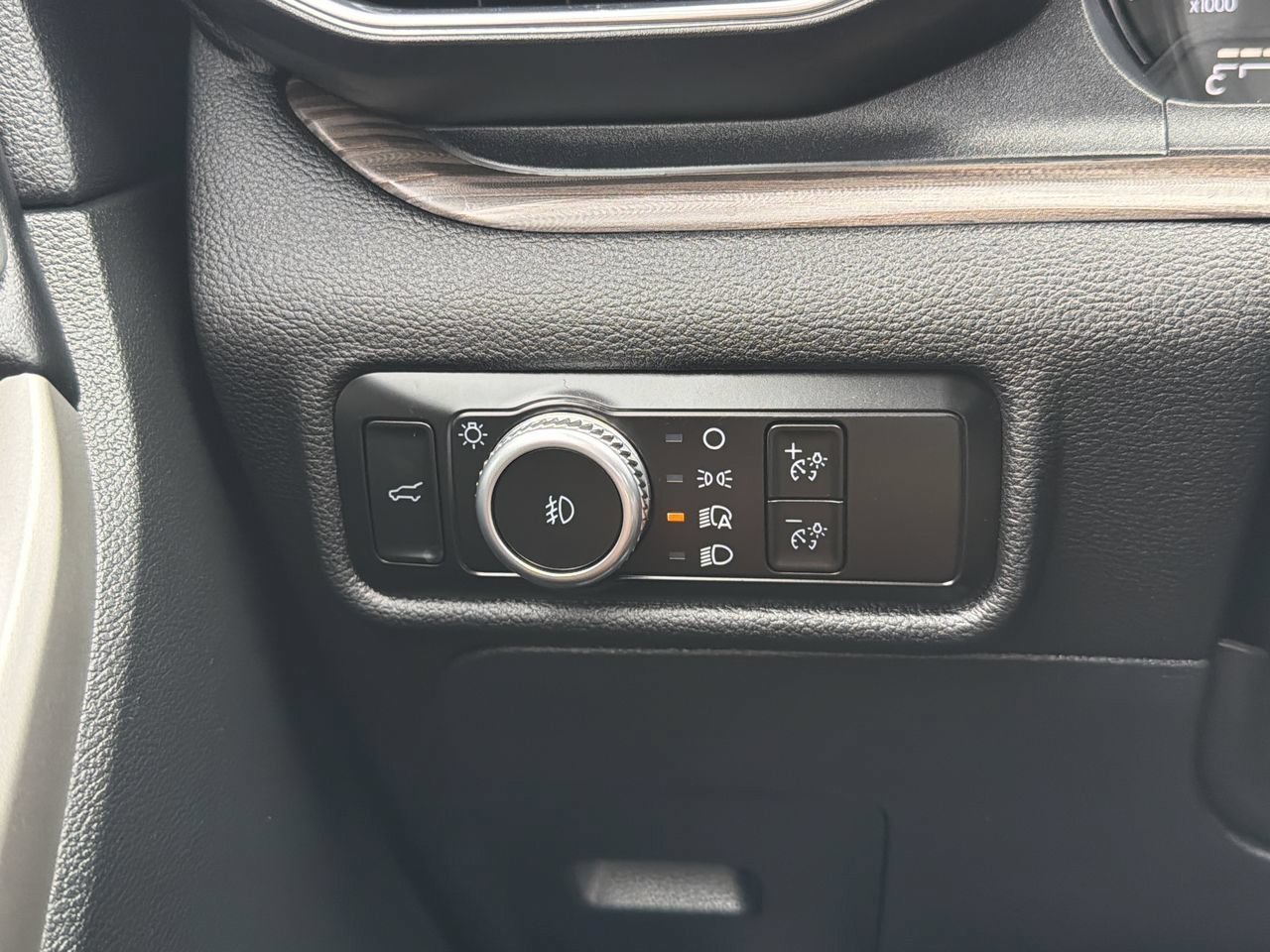 Certified 2023 Ford Explorer Limited w/ Limited Technology Package RWD image 30
