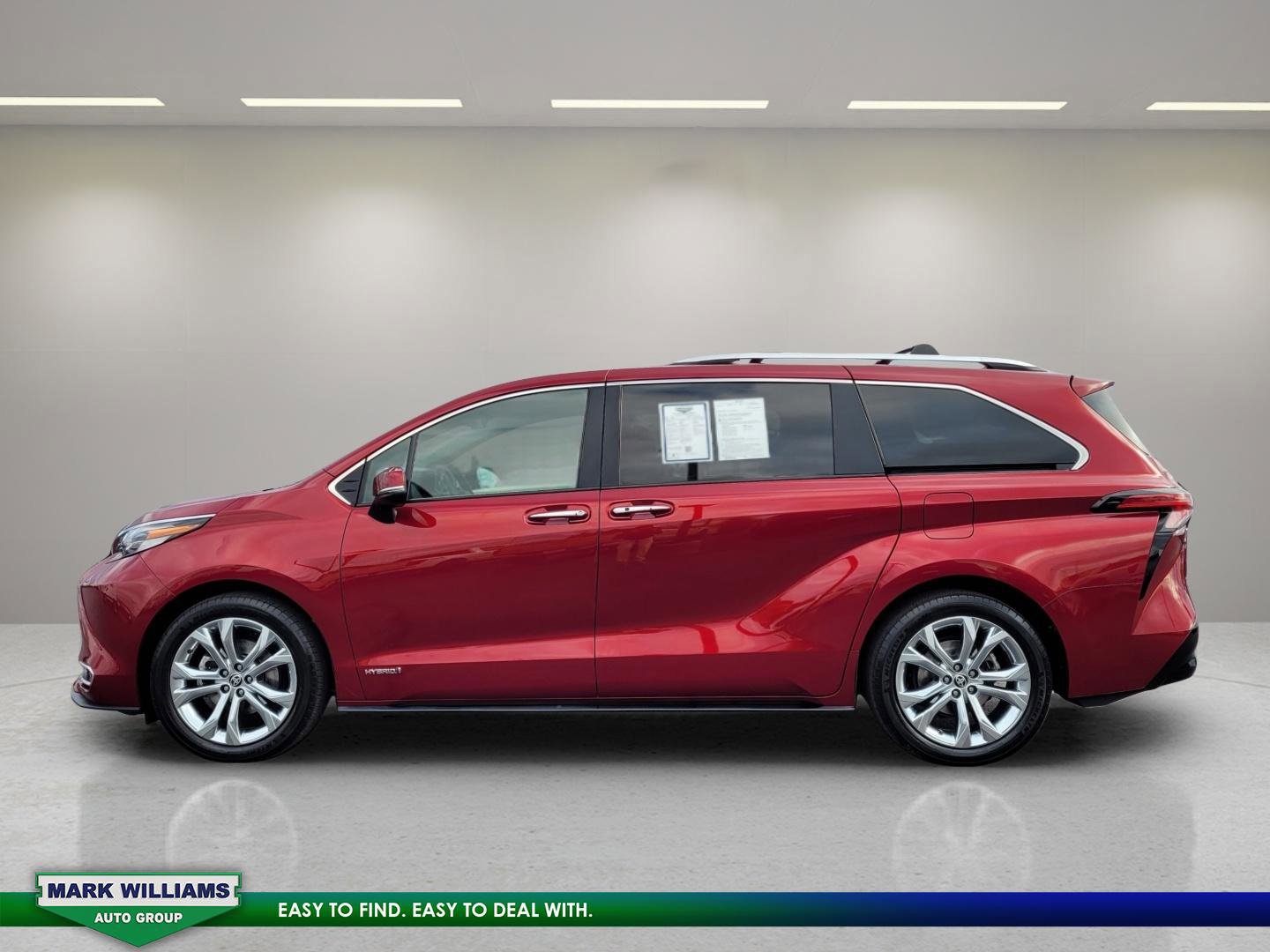 Used 2021 Toyota Sienna Platinum image 2