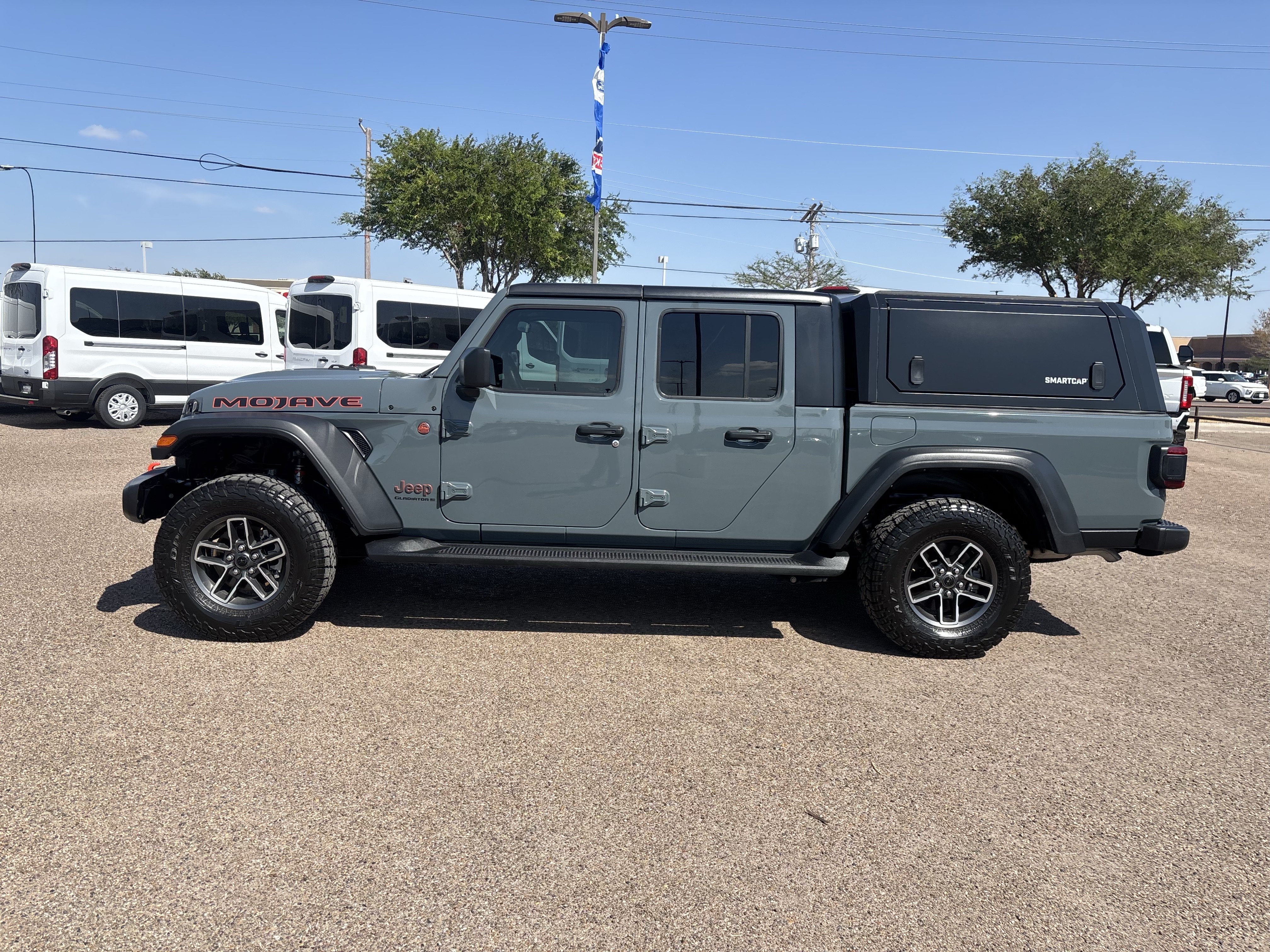 Used 2025 Jeep Gladiator Mojave AWD/4WD image 2