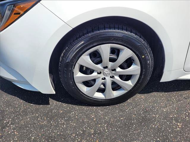 Used 2021 Toyota Corolla LE FWD image 2