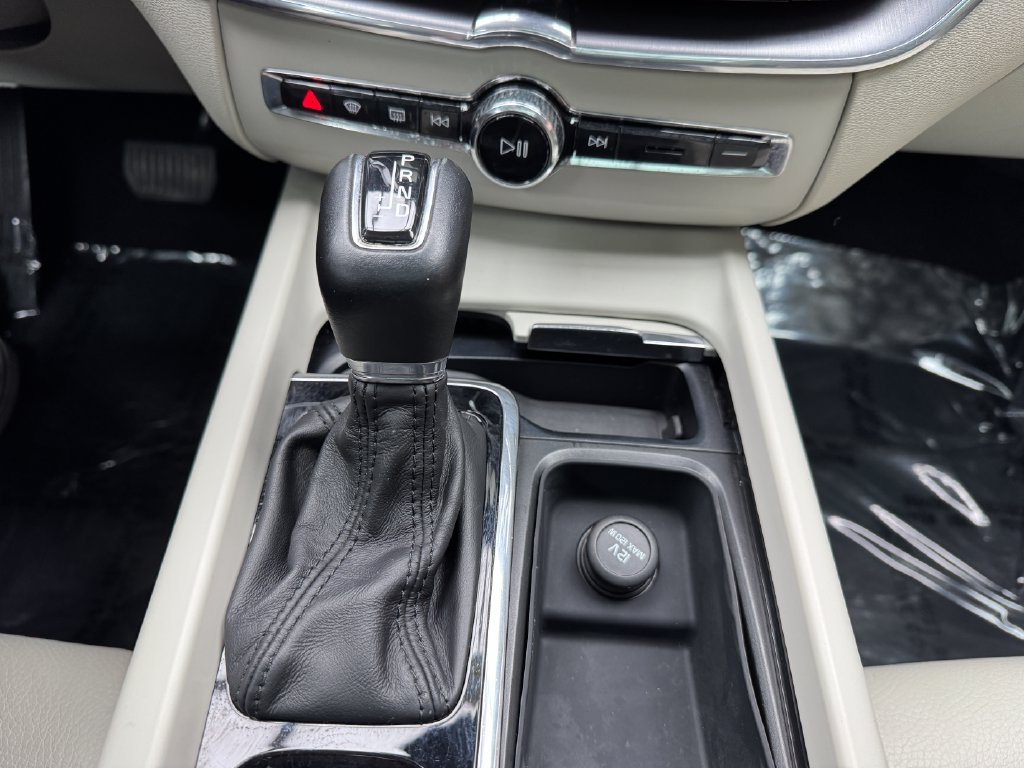 Used 2020 Volvo XC60 T5 Momentum AWD/4WD image 20