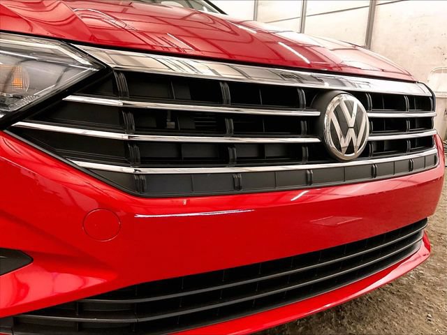 Used 2019 Volkswagen Jetta SEL w/ Cold Weather Package FWD image 29