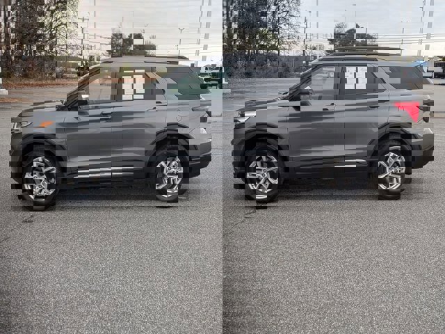 Certified 2023 Ford Explorer XLT w/ Equipment Group 202A image 2