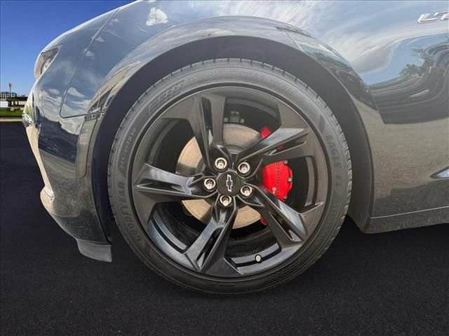 Used 2022 Chevrolet Camaro LT RWD image 9