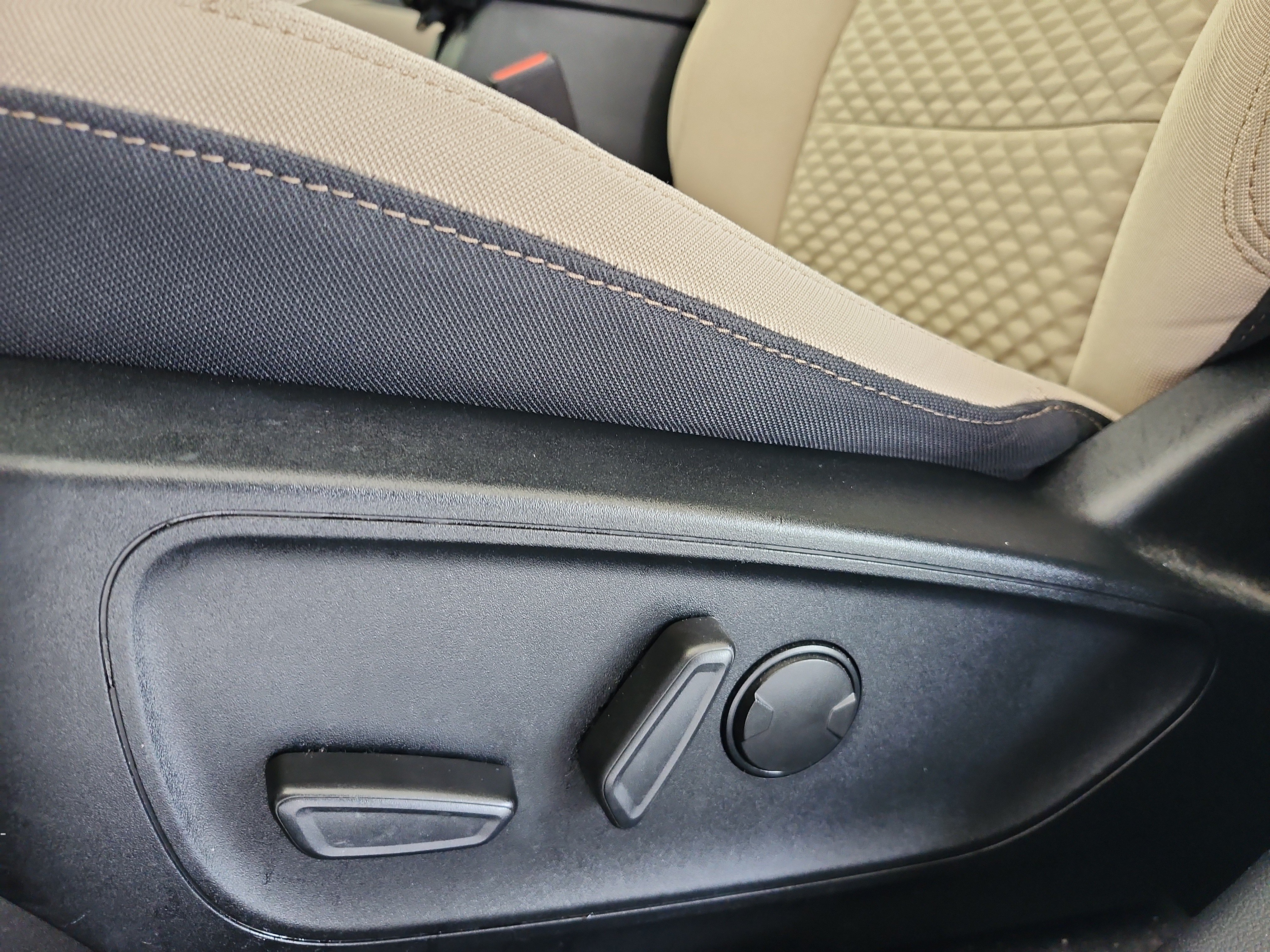 Certified 2020 Ford Escape SE FWD image 14