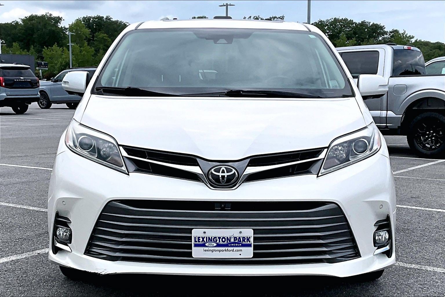 Used 2019 Toyota Sienna Limited Premium AWD/4WD image 2