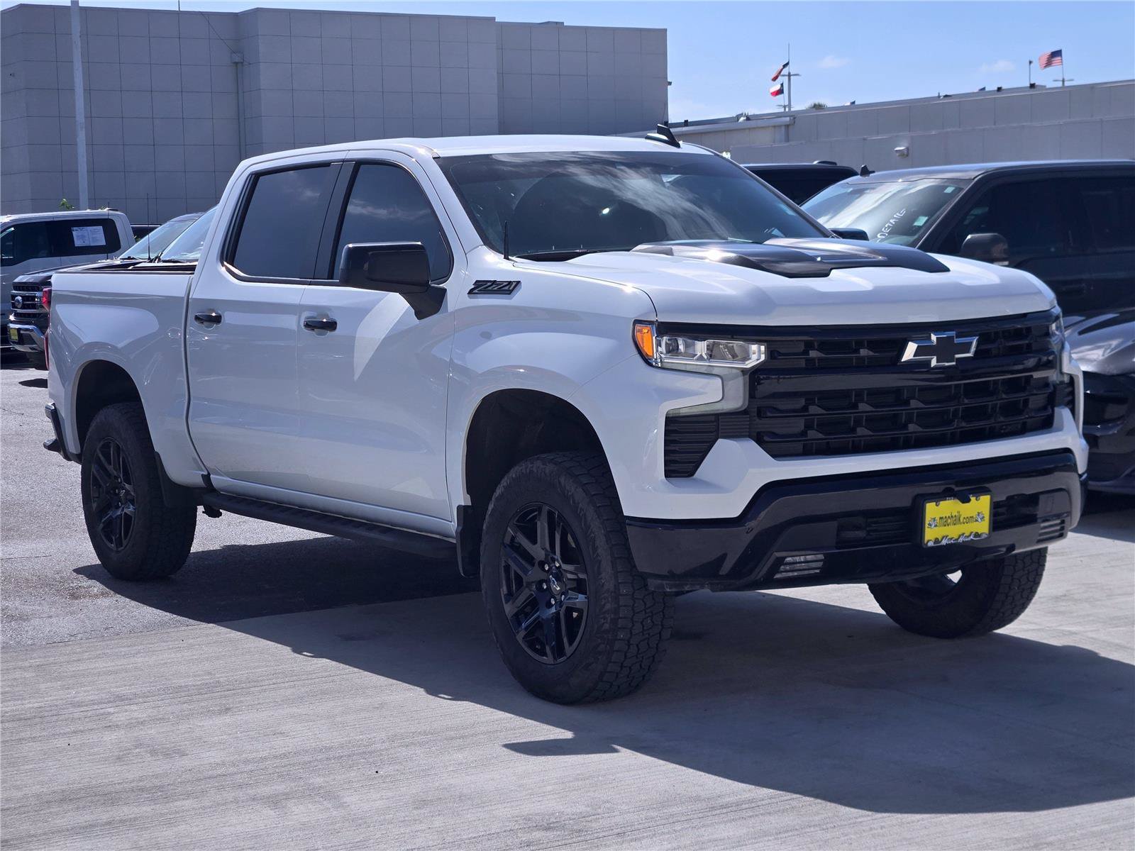 Used 2025 Chevrolet Silverado 1500 LT Trail Boss w/ Convenience Package II AWD/4WD image 3