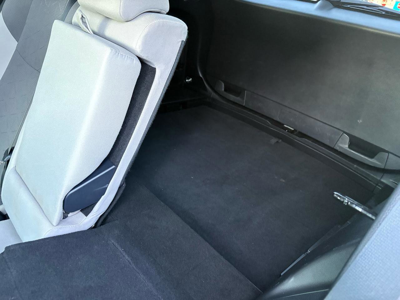 Used 2021 Toyota RAV4 XLE FWD image 38