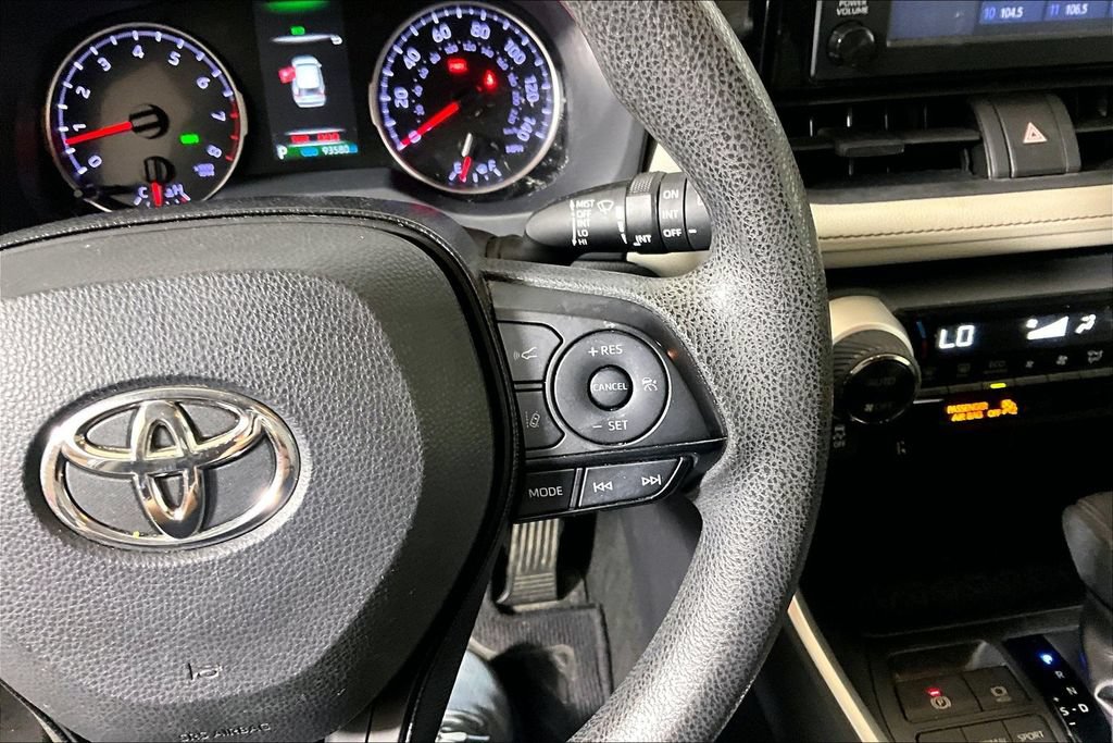 Used 2019 Toyota RAV4 XLE FWD image 15