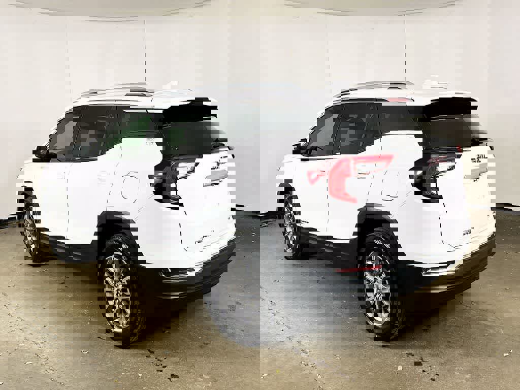 Used 2024 GMC Terrain SLT image 5