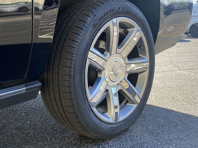 Used 2019 Cadillac Escalade ESV Premium Luxury image 11