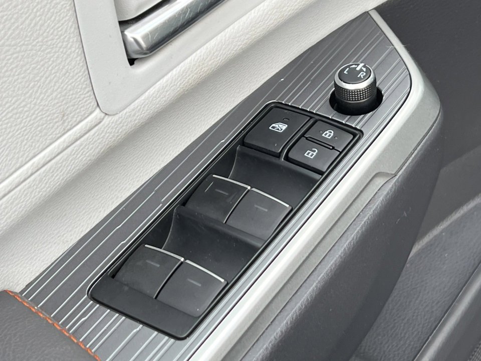 Used 2021 Toyota Sienna XSE image 18