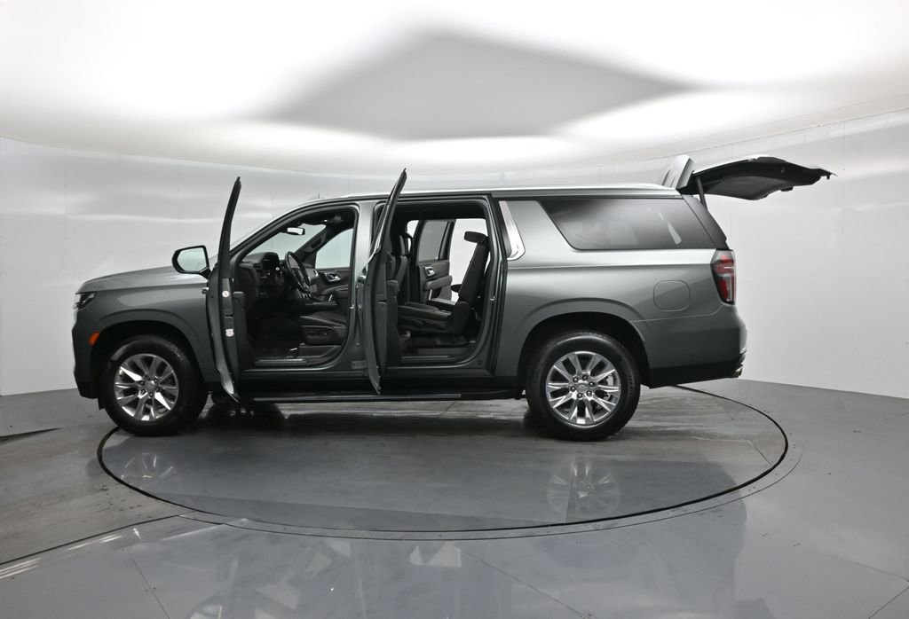 Used 2023 Chevrolet Suburban Premier image 35