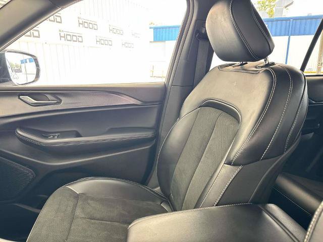 Used 2025 Jeep Grand Cherokee Altitude AWD/4WD image 20