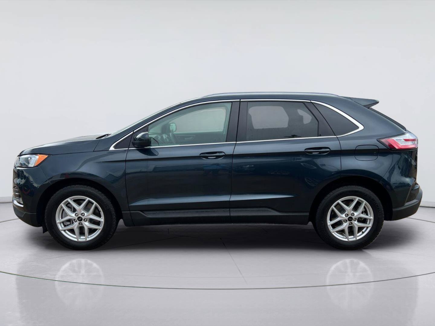 Certified 2024 Ford Edge SEL w/ Convenience Package AWD/4WD image 6