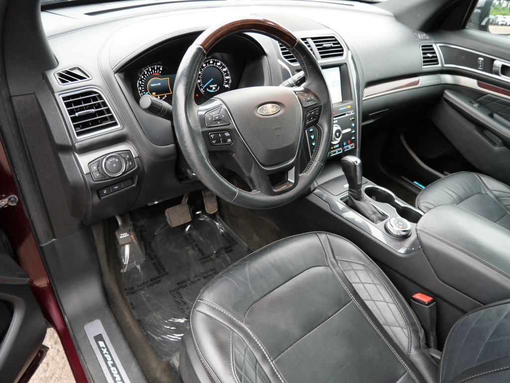 Certified 2018 Ford Explorer Platinum AWD/4WD image 3