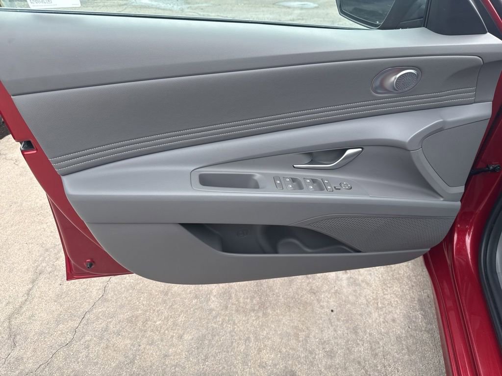 Used 2025 Hyundai Elantra Sport image 20